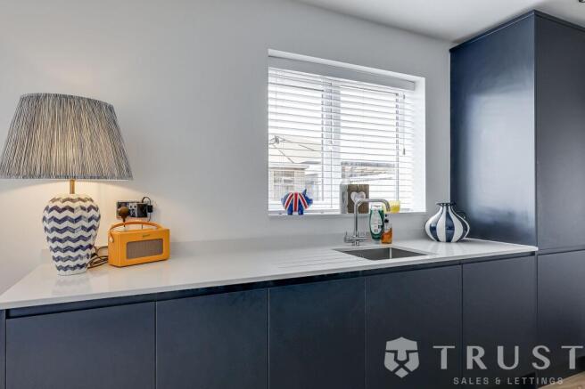 4 bed Detached for sale Image 6