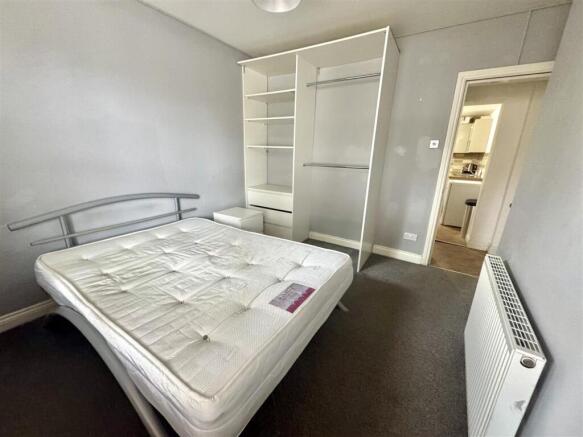 1 bed Apartment to rent Image 4