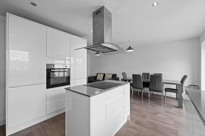 4 bed Detached for sale Image 5