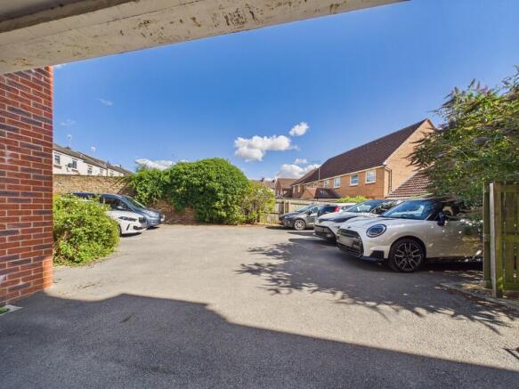 2 bed Apartment for sale Image 7