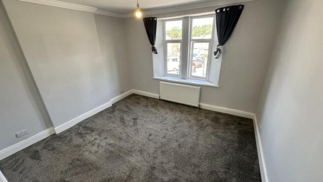 4 bed Semi-Detached to rent Image 7