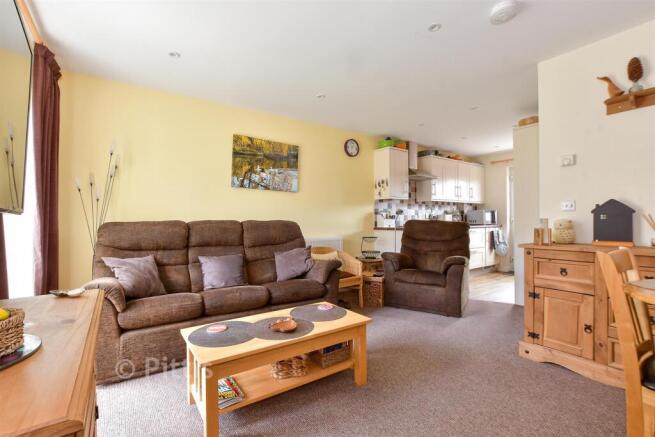 Lounge/ Dining Area