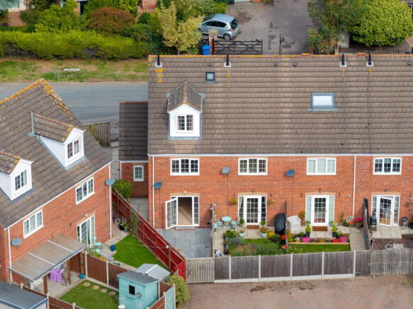 3 bed Town House for sale Image 3
