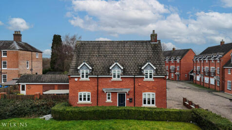 Paddock Close, Wilnecote, Tamworth, Staffordshire, B77