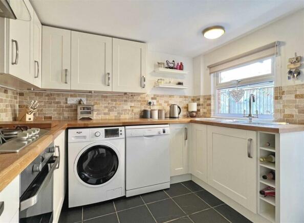Kitchen b.jpg