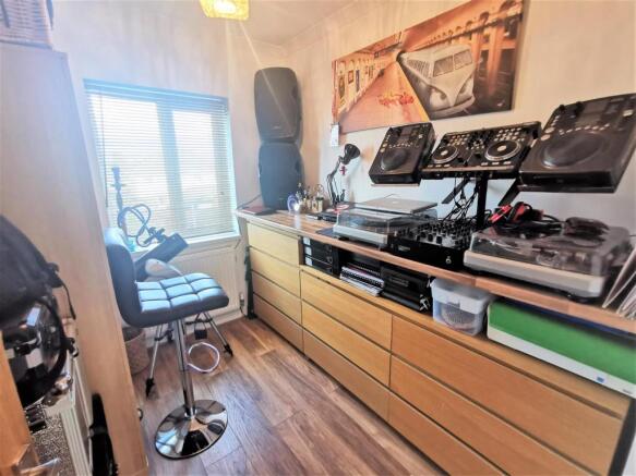 BEDROOM 3
