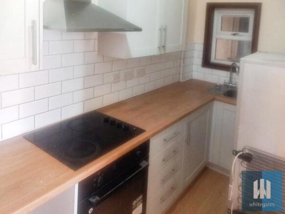 2 bed Terraced to rent Image 2