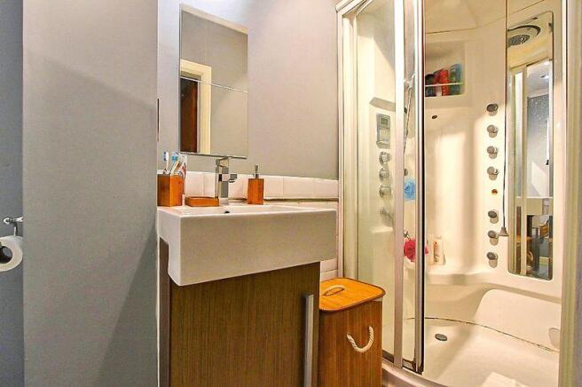 SHOWER ROOM