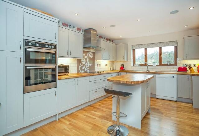 Kitchen 5.jpg