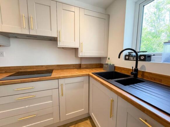 3 bed Semi-Detached for sale Image 6