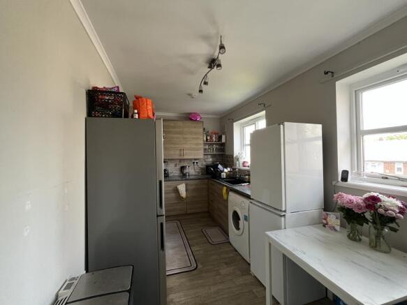 2 bed Flat for sale Image 6