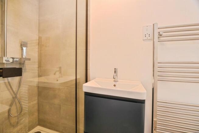 2 bed Ground Flat for sale Image 10