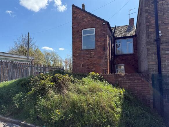 4 bed Ground Flat for sale Image 8