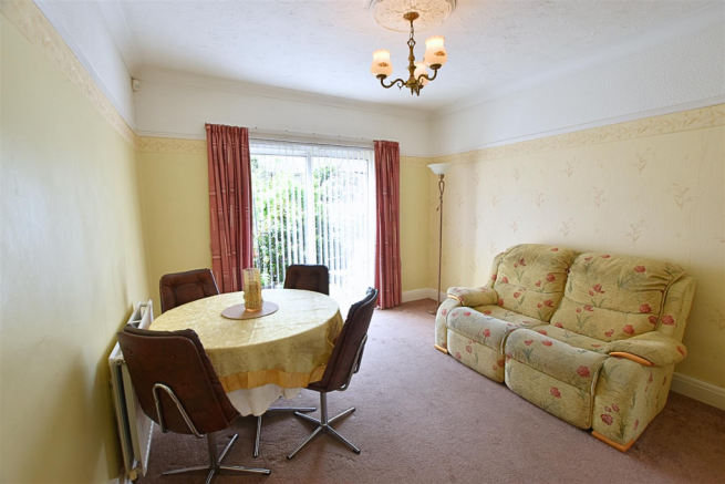 DINING/SITTING ROOM