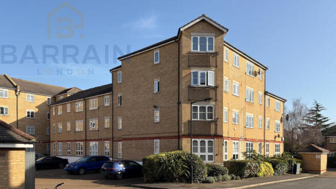 Wheat Sheaf, E14 Flat for Sale by Barrain London E