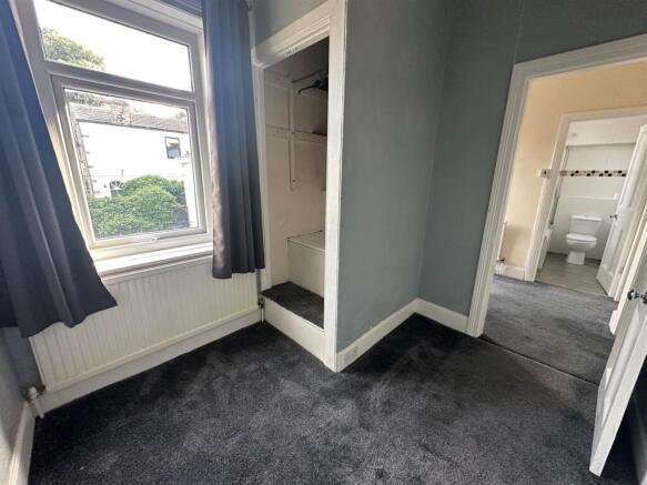 3 bed Terraced to rent Image 8