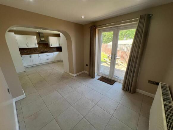 3 bed Detached Bungalow to rent Image 5