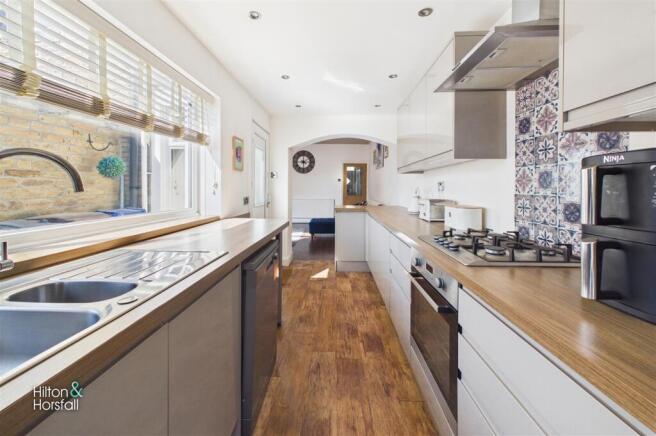 3 bed Terraced for sale Image 8
