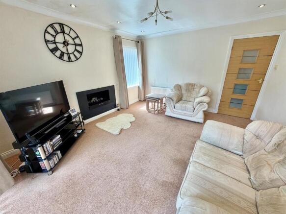 2 bed Semi-Detached Bungalow for sale Image 6