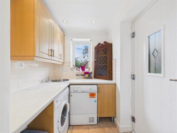 4 bed Detached for sale Image 8
