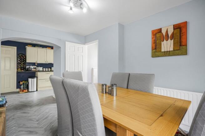 4 bed Detached for sale Image 8