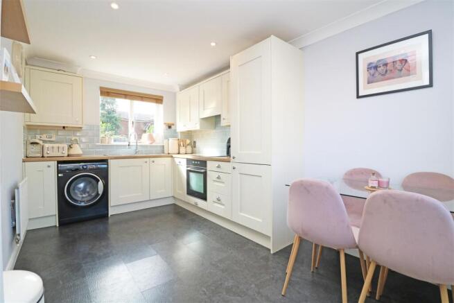Dudley Close, Boreham, Chelmsford photo 4
