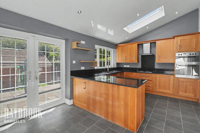 3 bed Semi-Detached for sale Image 4