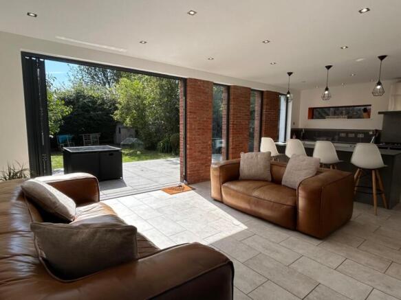 3 bed Semi-Detached for sale Image 7