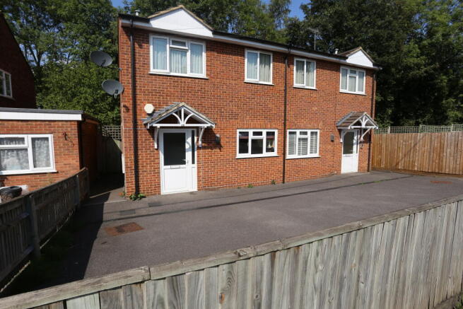 2 bedroom maisonette for rent