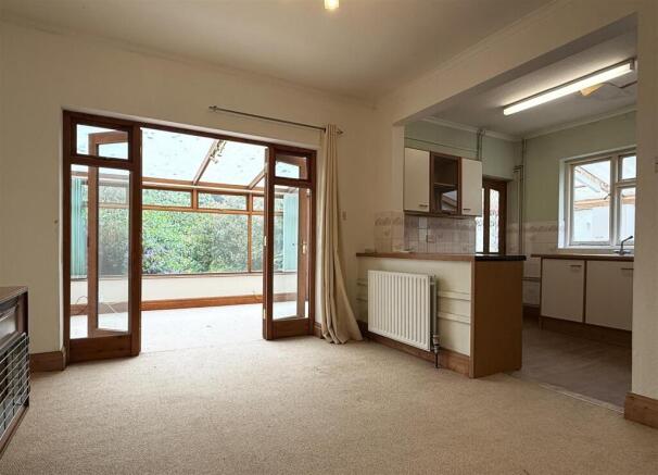OPEN PLAN SITTING ROOM / KITCHEN