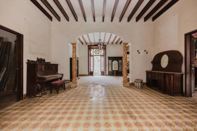 Interior (1)