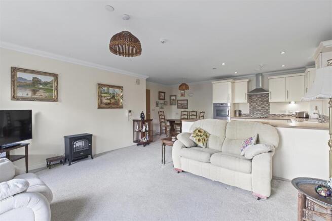 2 bed Apartment for sale Image 4