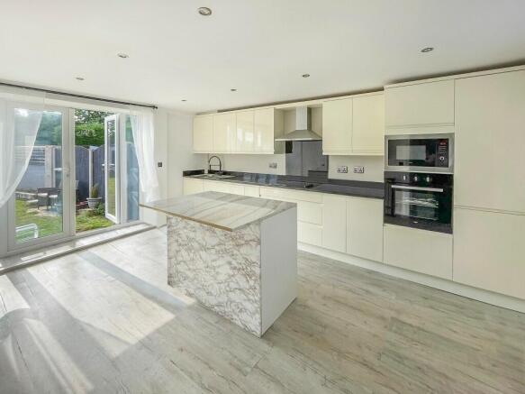 3 bed Semi-Detached for sale Image 5
