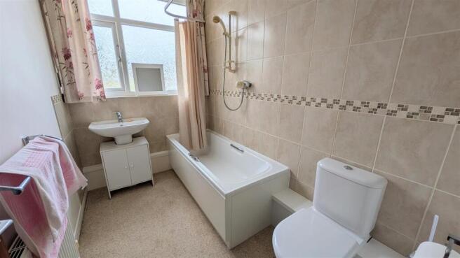 2 bed Apartment to rent Image 11