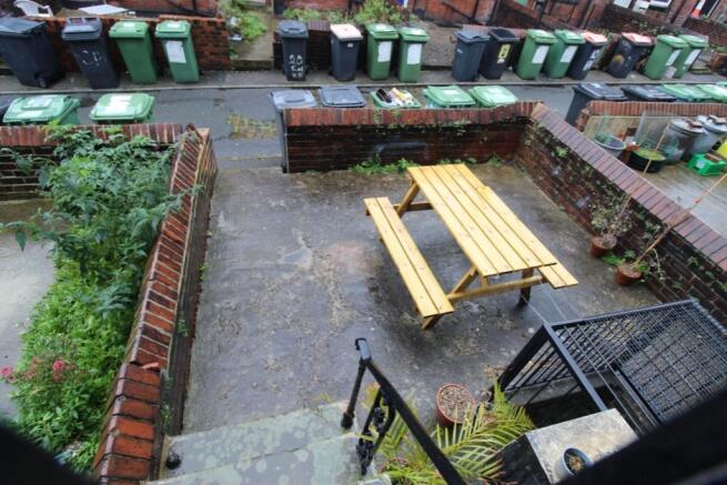 6 bed Terraced to rent Image 9