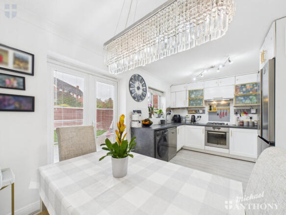 CAM03218G0-PR0794-STILL003