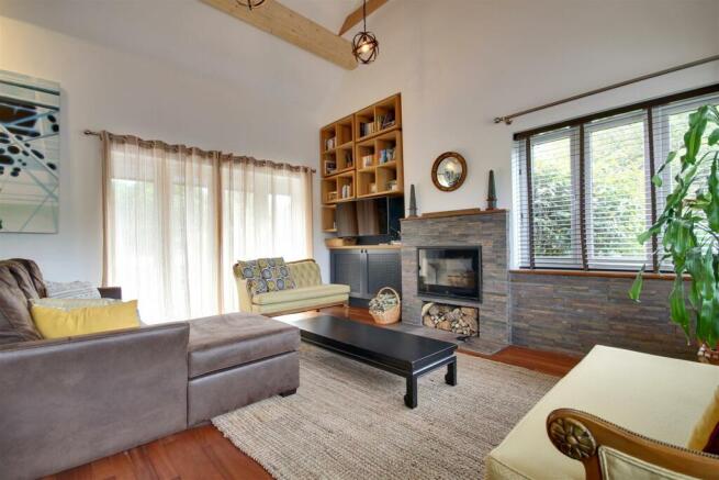 Living room 2.jpg