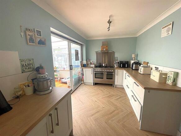 Kitchen 3.jpg