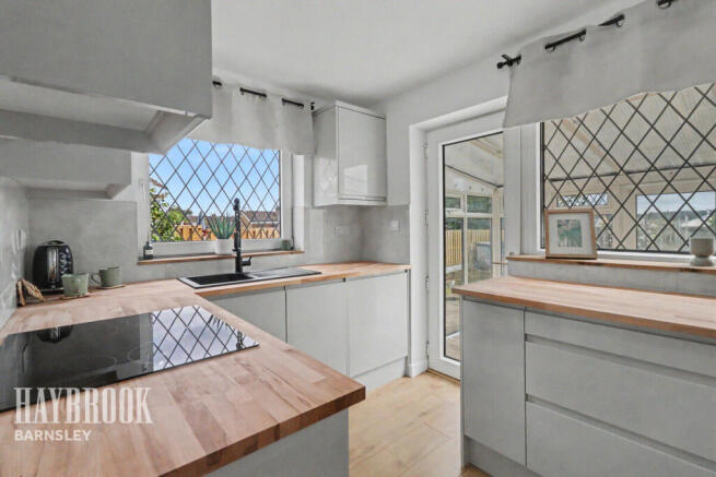 3 bed Semi-Detached Bungalow for sale Image 5