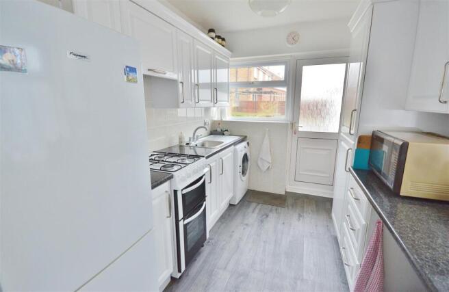 Lymington Avenue, Great Clacton, Essex photo 4