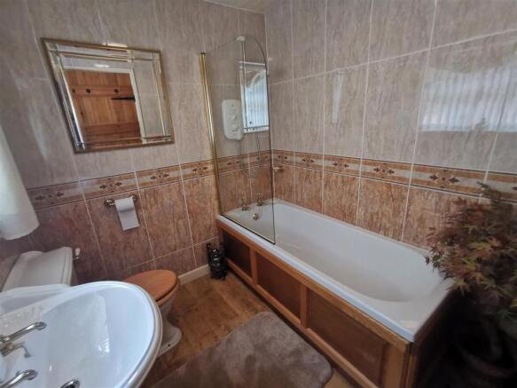 GROUND FLOOR BATHROOM