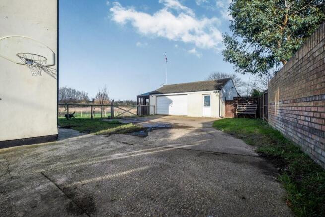 Detached garage