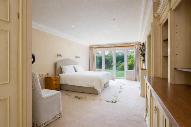 4 bed Detached Bungalow for sale Image 10