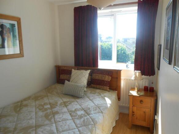 Fenside_Drive18._-_bedroom.jpg