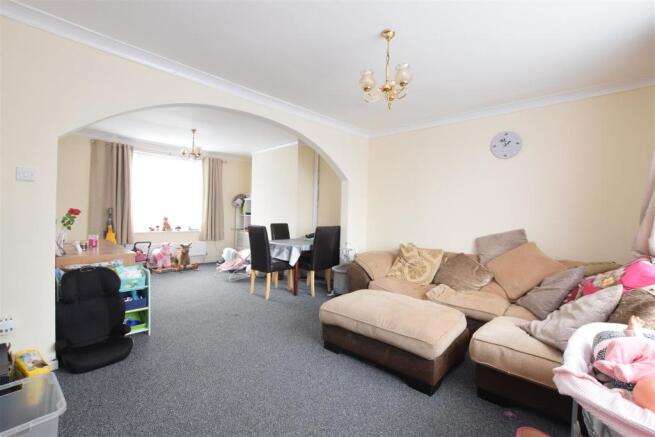 LIVING/DINING ROOM