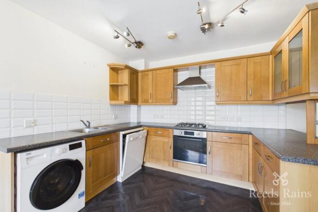 2 bed Apartment to rent Image 4