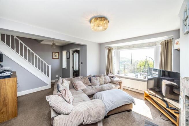 4 bed Semi-Detached for sale Image 8