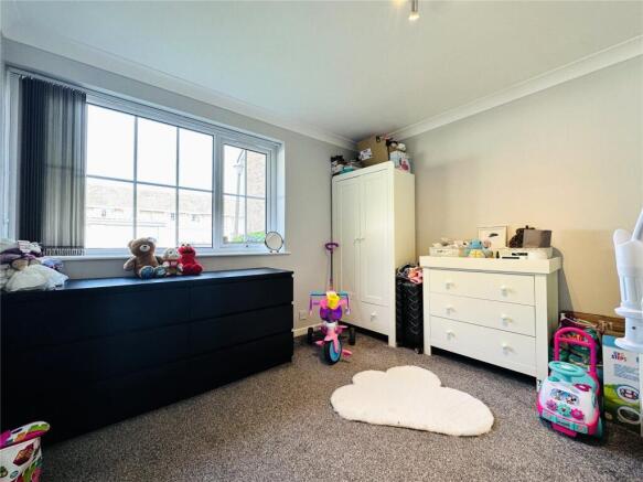 2 bed Apartment to rent Image 9