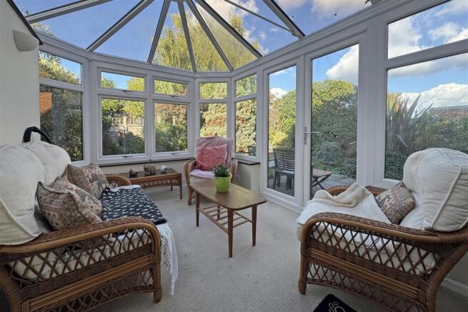 Farncombe Street, *** No Onward Chain*** photo 4