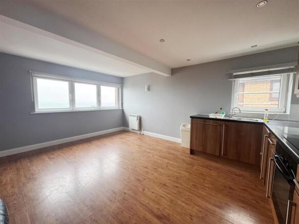 Open Plan Living Room/Kitchen